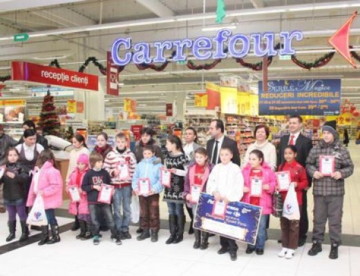 Elevi invitaţi de Carrefour să deseneze